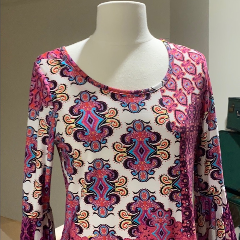 Colorful, Comfortable Dress - Picture 4 of 9